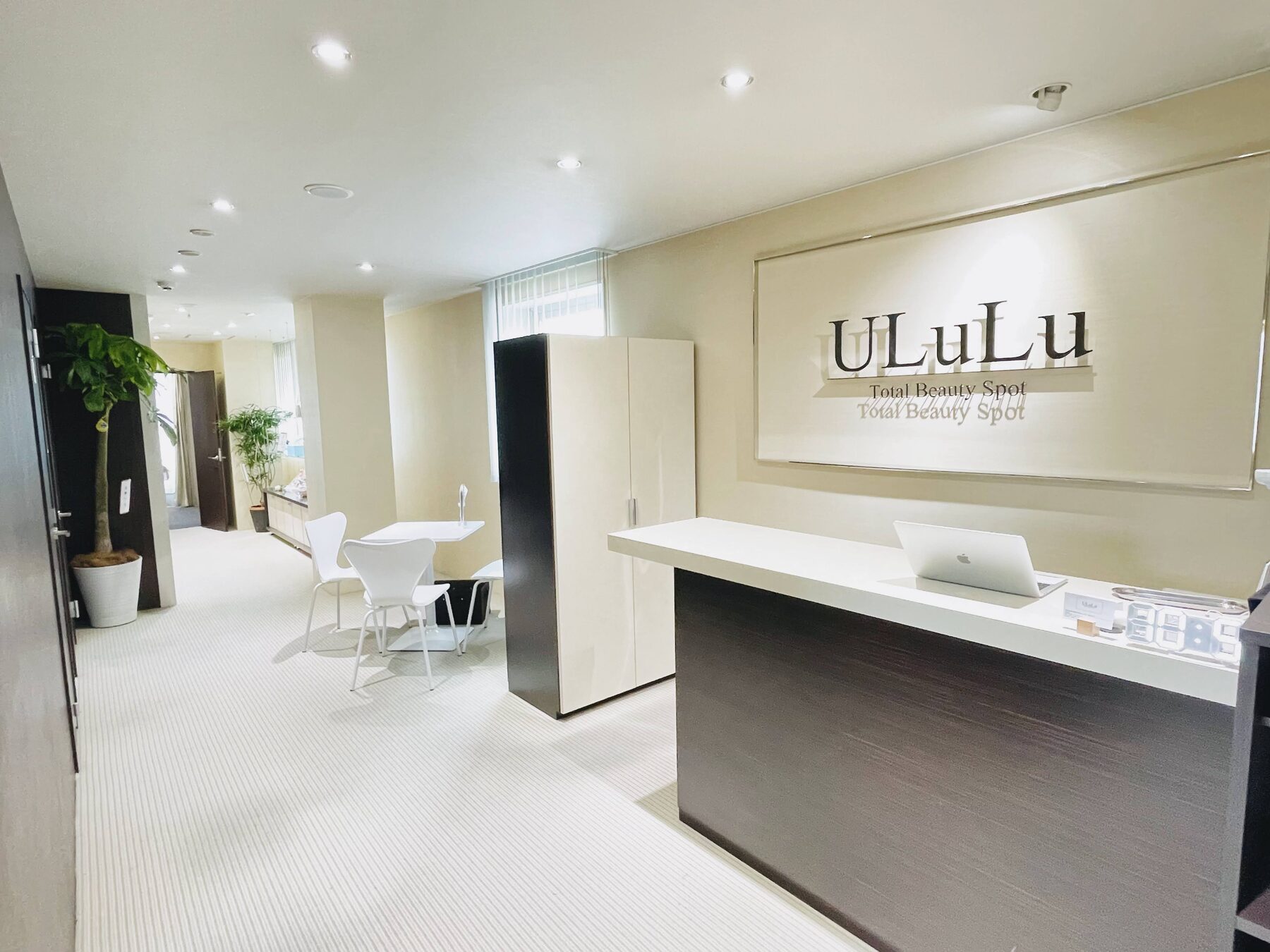 ULuLu 受付・エントランス